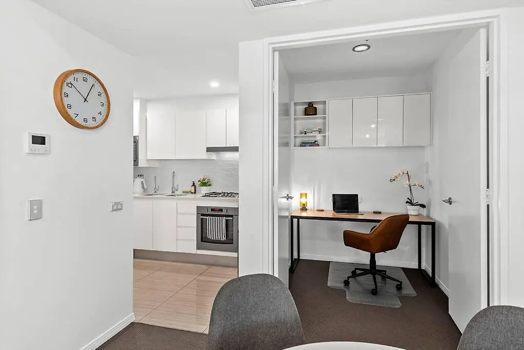 Infinity Excellence!~1Bed/1Bath/Office/1Car~Views! Apartment Brisbane